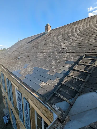 Image de Poulain Anthony Couvreur à Revin 08500 Nettoyage Traitement Peinture de façade et toiture 08